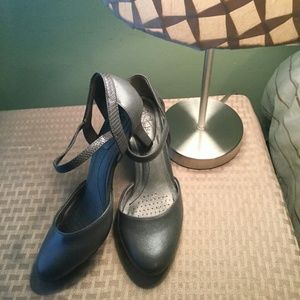 Life Stride Soft System Pumps